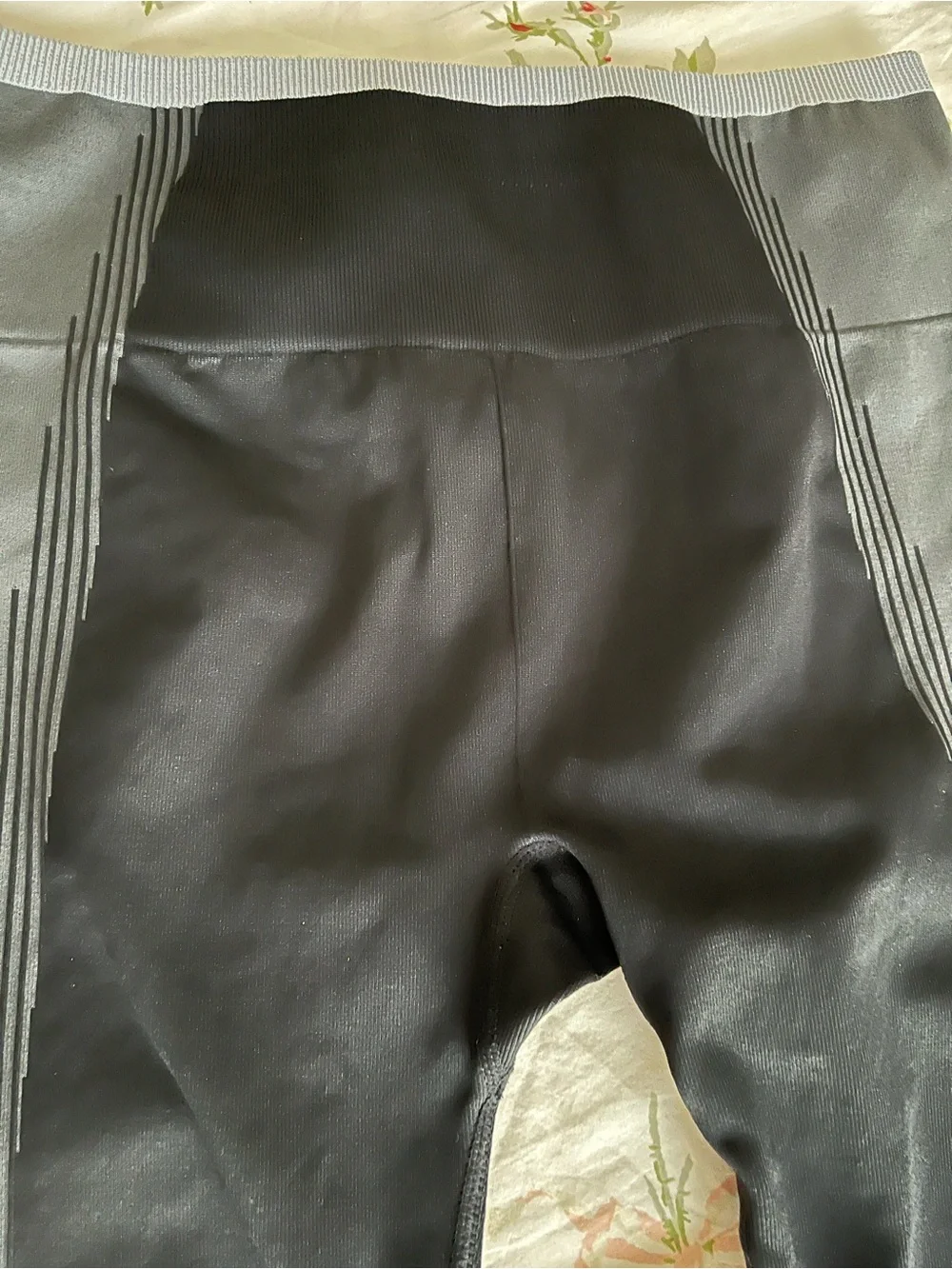 Fabletics Black Activewear High-Waist Leggings size M - Picture 4 of 6